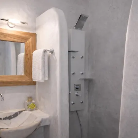 Vila Aelia Paros Beachfront *