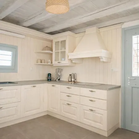 Aelia Paros Beachfront וילה חריסי אקטי