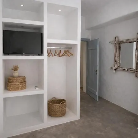 Aelia Paros Beachfront וילה חריסי אקטי