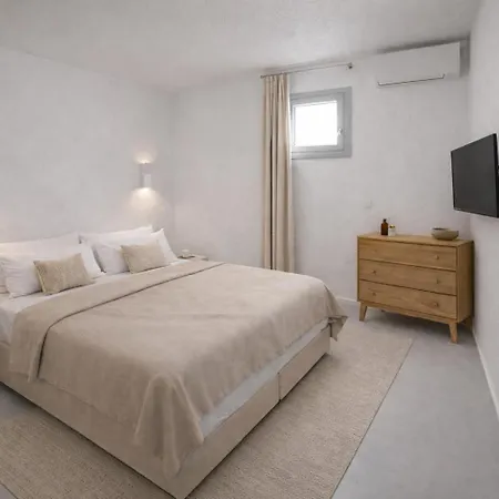 Aelia Paros Beachfront וילה