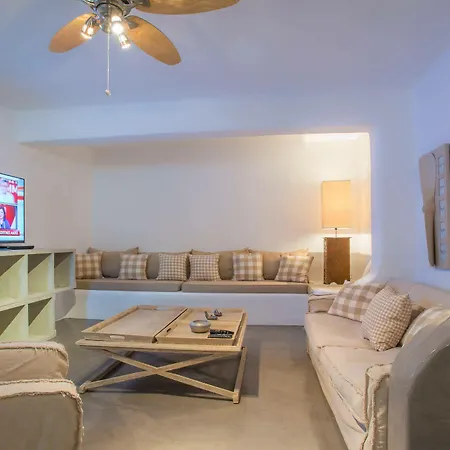 וילה Aelia Paros Beachfront *