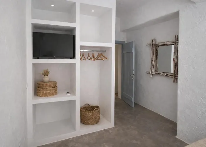 Aelia Paros Beachfront Villa Chrisi Akti (Paros)