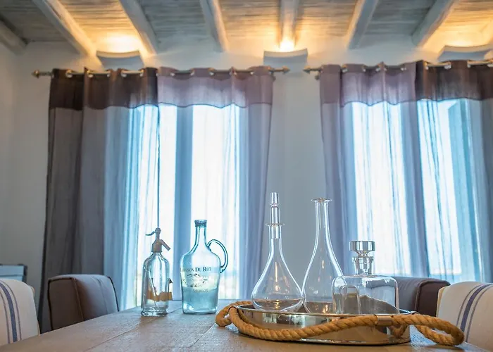 Aelia Paros Beachfront Vila *