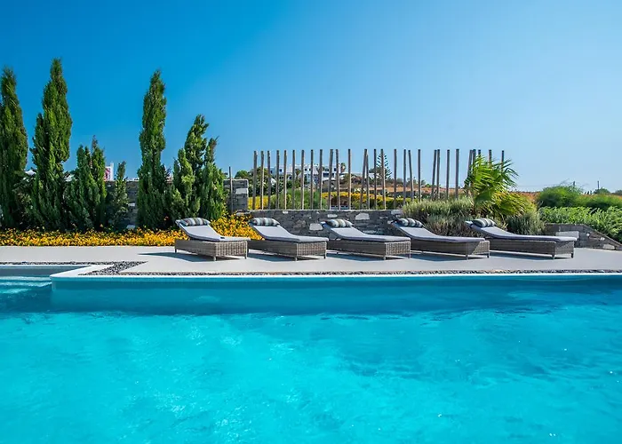 Aelia Paros Beachfront Vila *